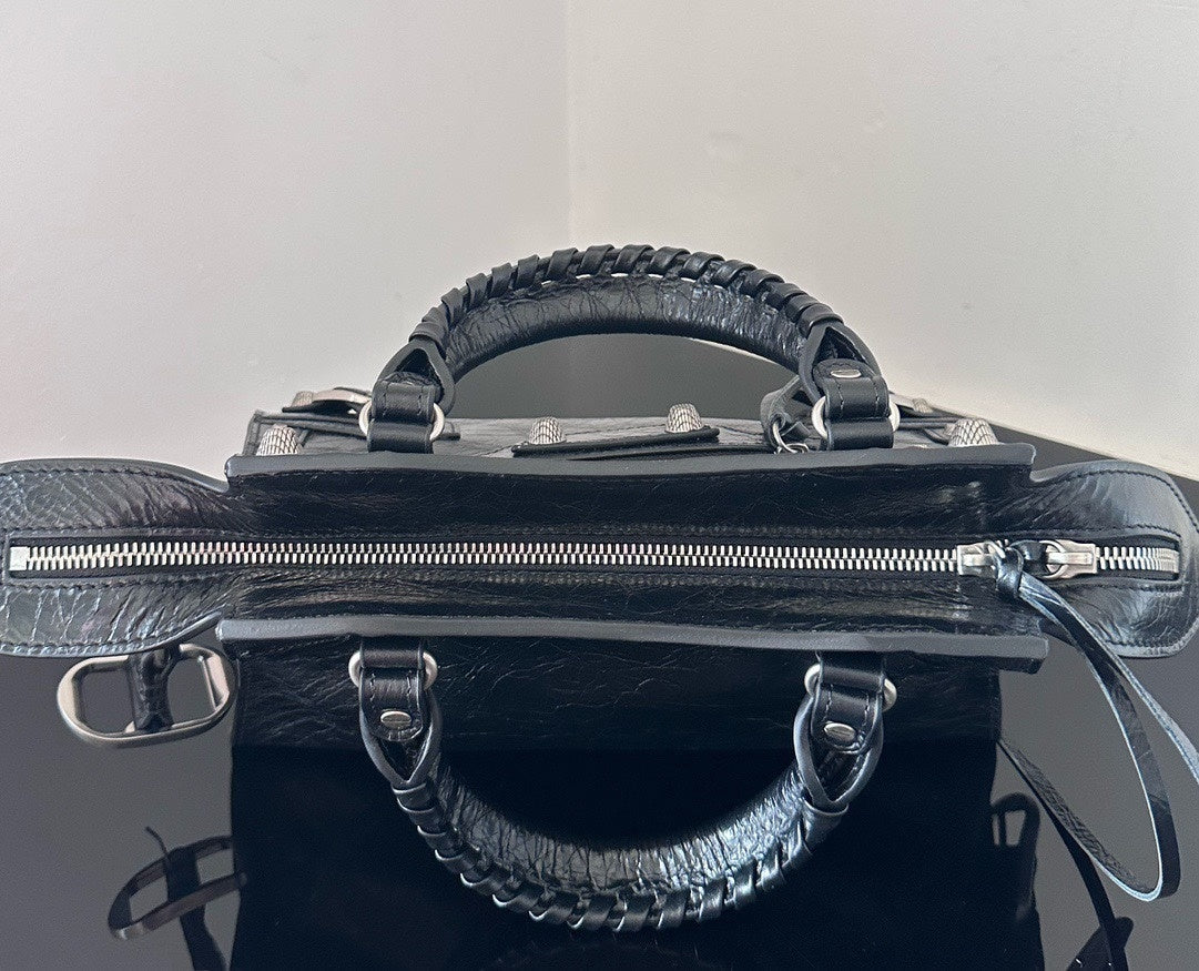 new-luxury-designer-bags-nm24359