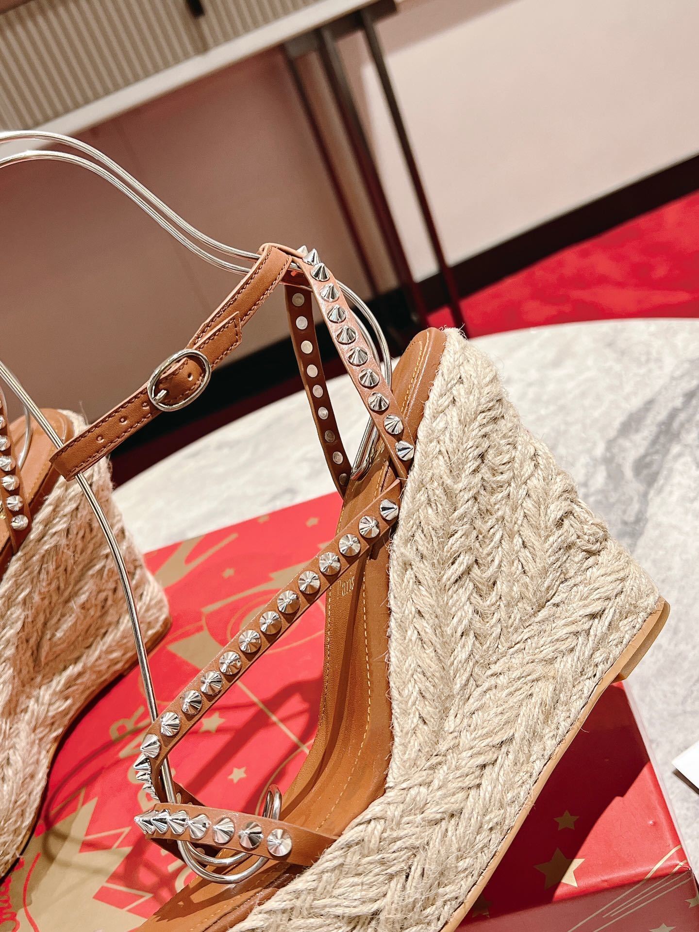 Dragons Bags - High-Quality Designer Products for You - AFFORDABLE LUXURY HEELS - 8315