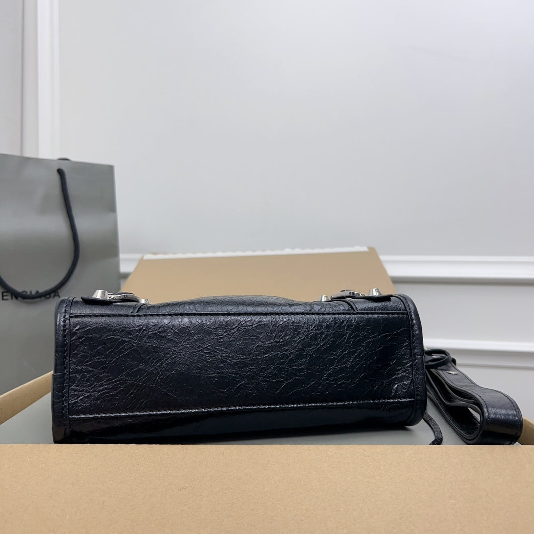 new-luxury-designer-bags-nm24041