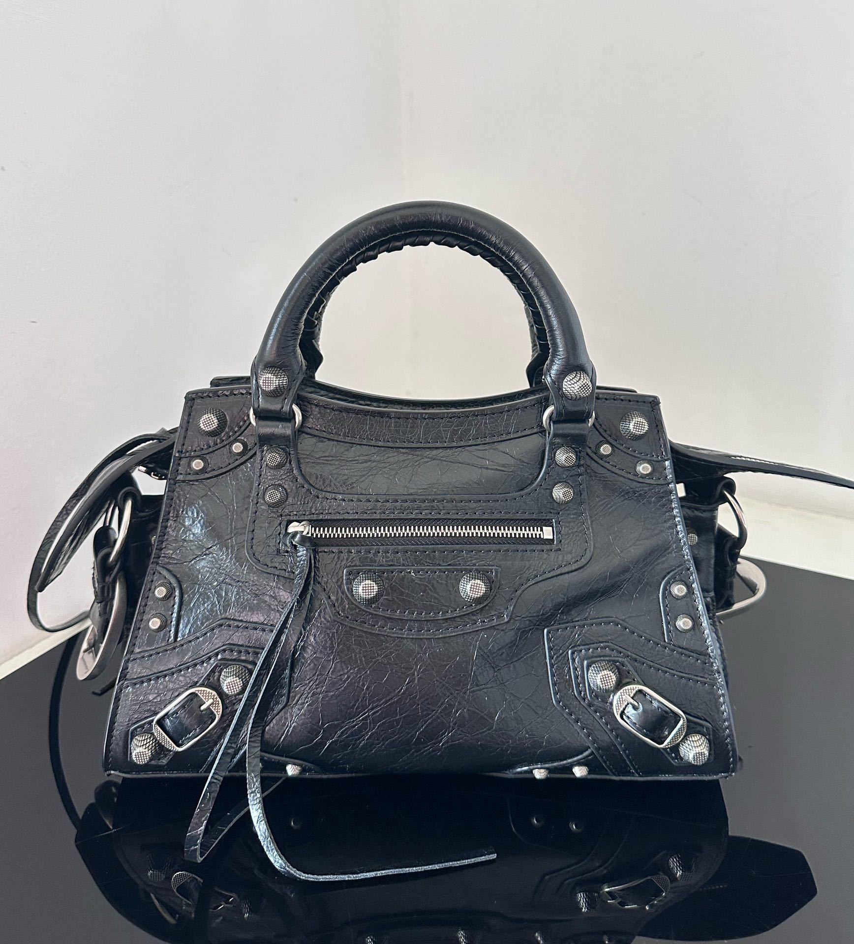 new-luxury-designer-bags-nm24359