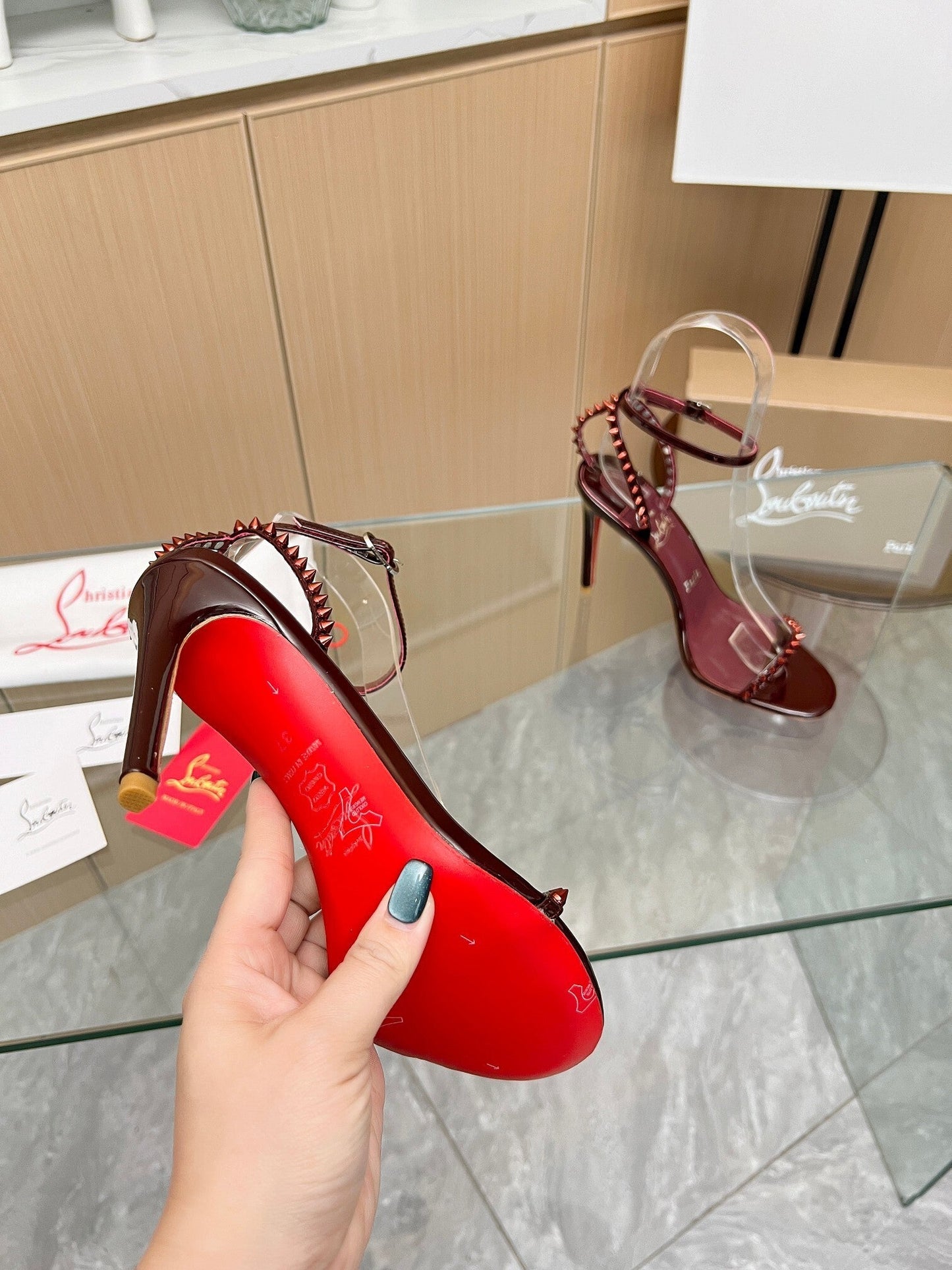 Dragons Bags - High-Quality Designer Products for You - AFFORDABLE LUXURY HEELS - 8067