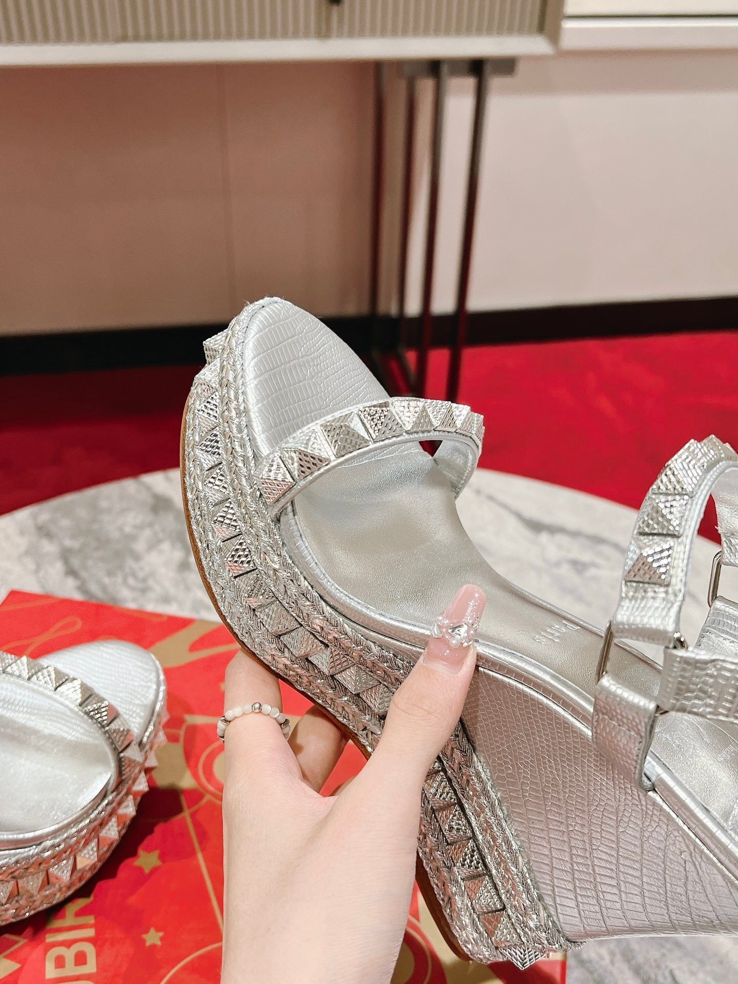 Dragons Bags - High-Quality Designer Products for You - AFFORDABLE LUXURY HEELS - 8323