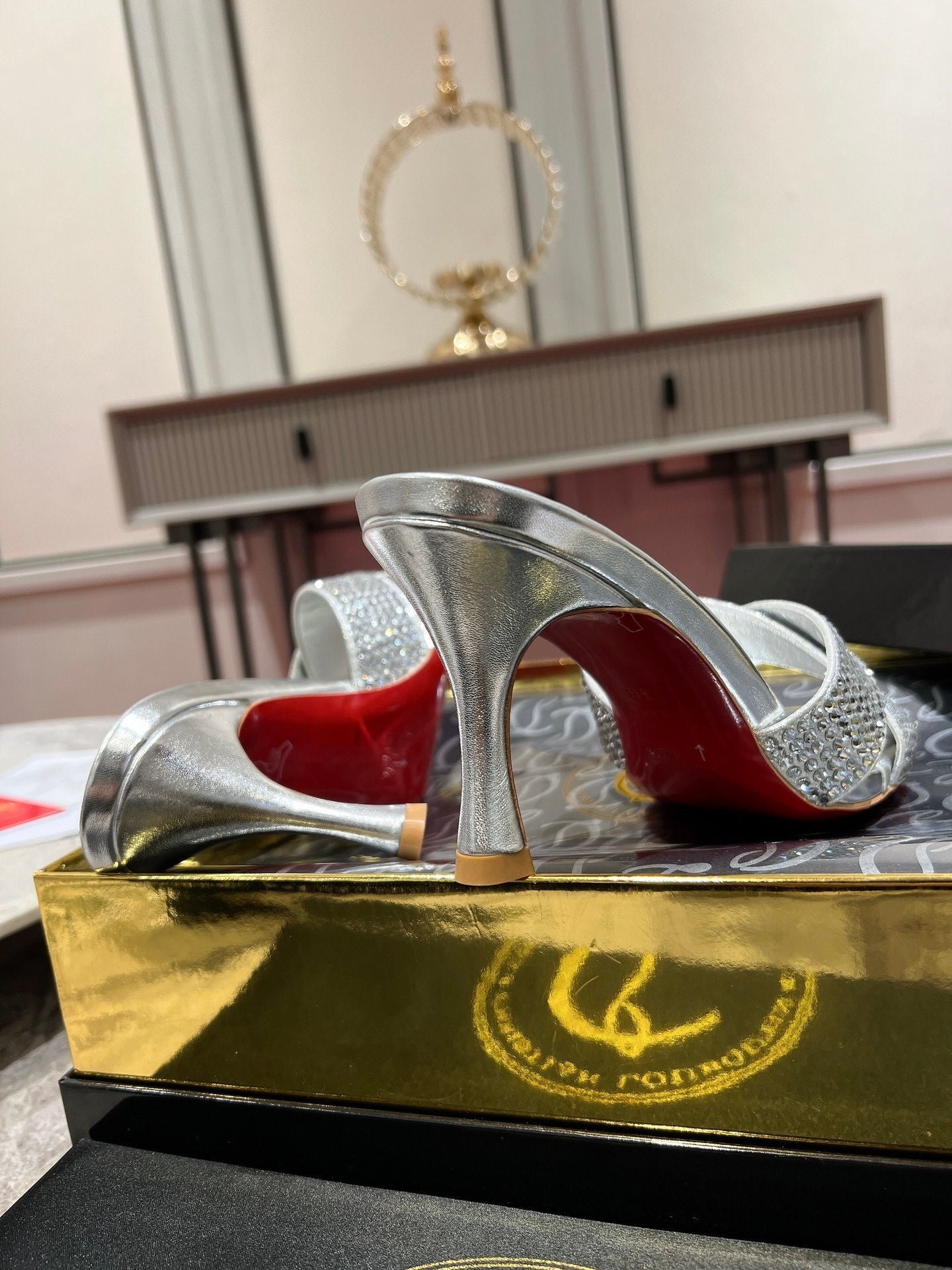 Dragons Bags - High-Quality Designer Products for You - AFFORDABLE LUXURY HEELS - 8079