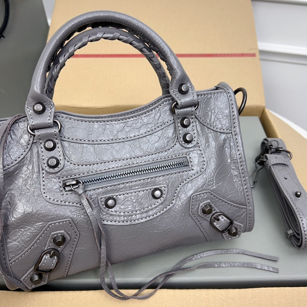 new-luxury-designer-bags-nm24040