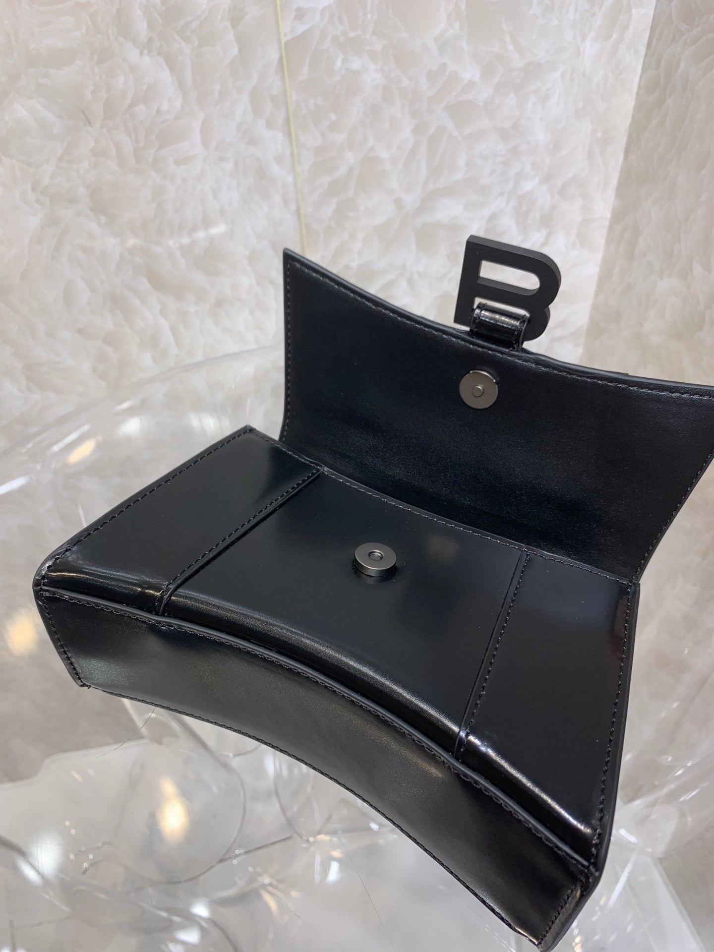 new-luxury-designer-bags-nm24073