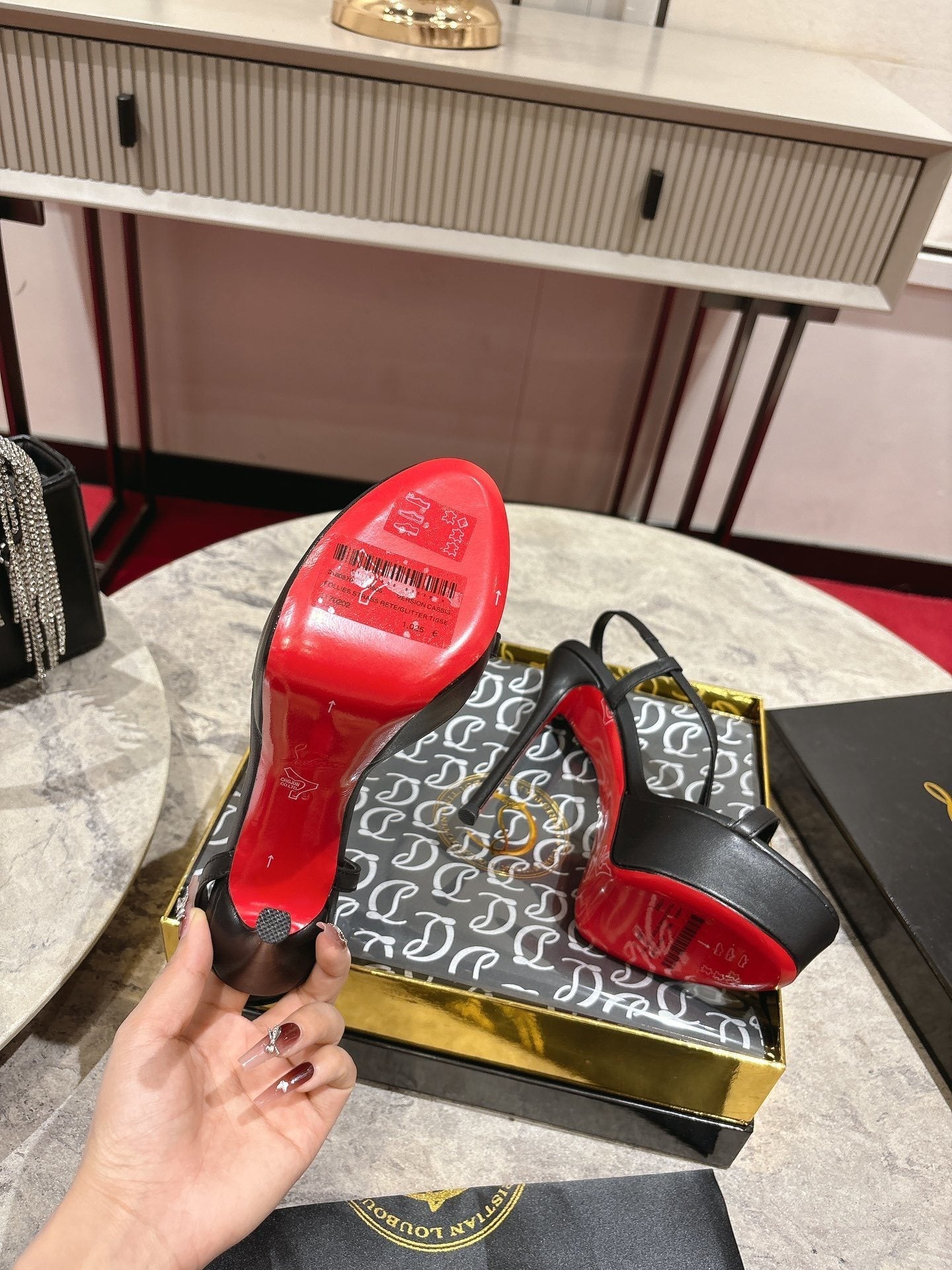 Dragons Bags - High-Quality Designer Products for You - AFFORDABLE LUXURY HEELS - 8295