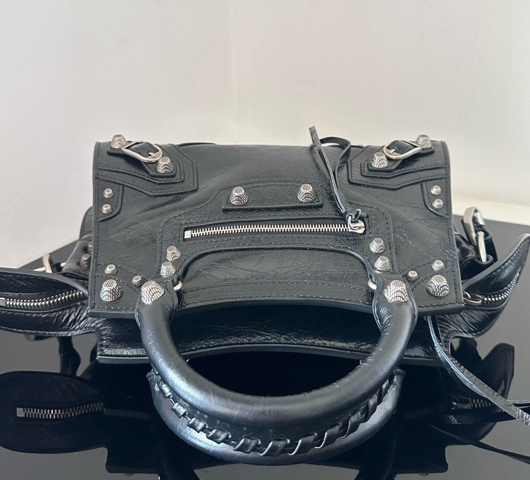 new-luxury-designer-bags-nm24359