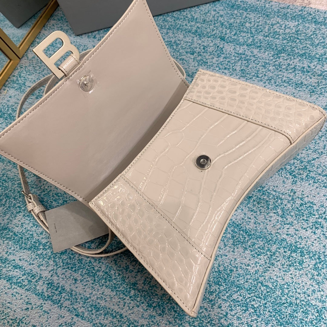 new-luxury-designer-bags-nm24071