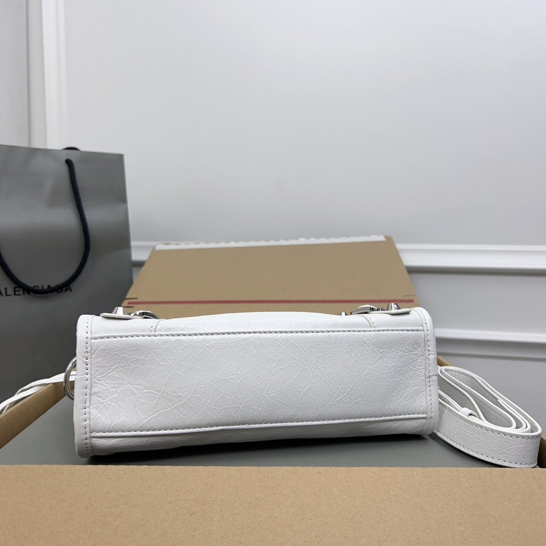 new-luxury-designer-bags-nm24042