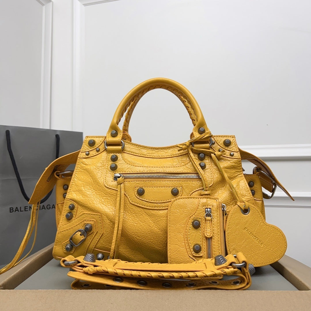 new-luxury-designer-bags-nm24279