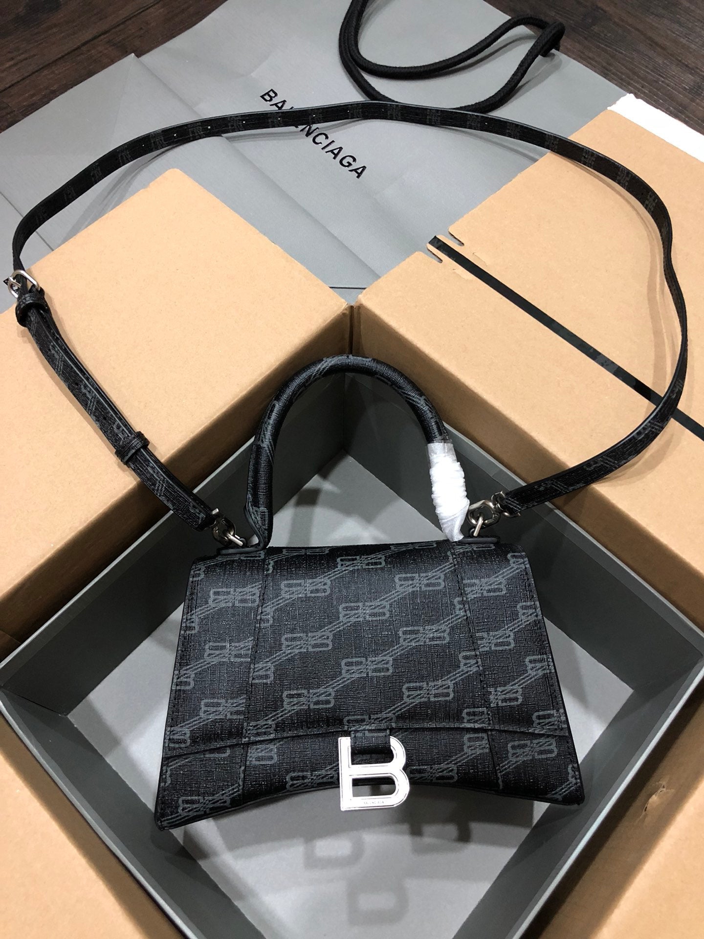 new-luxury-designer-bags-nm25071