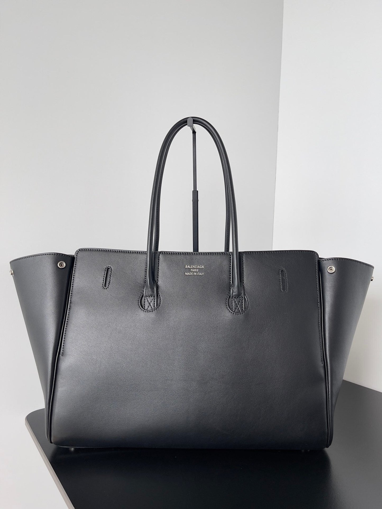 new-luxury-designer-bags-nm24348
