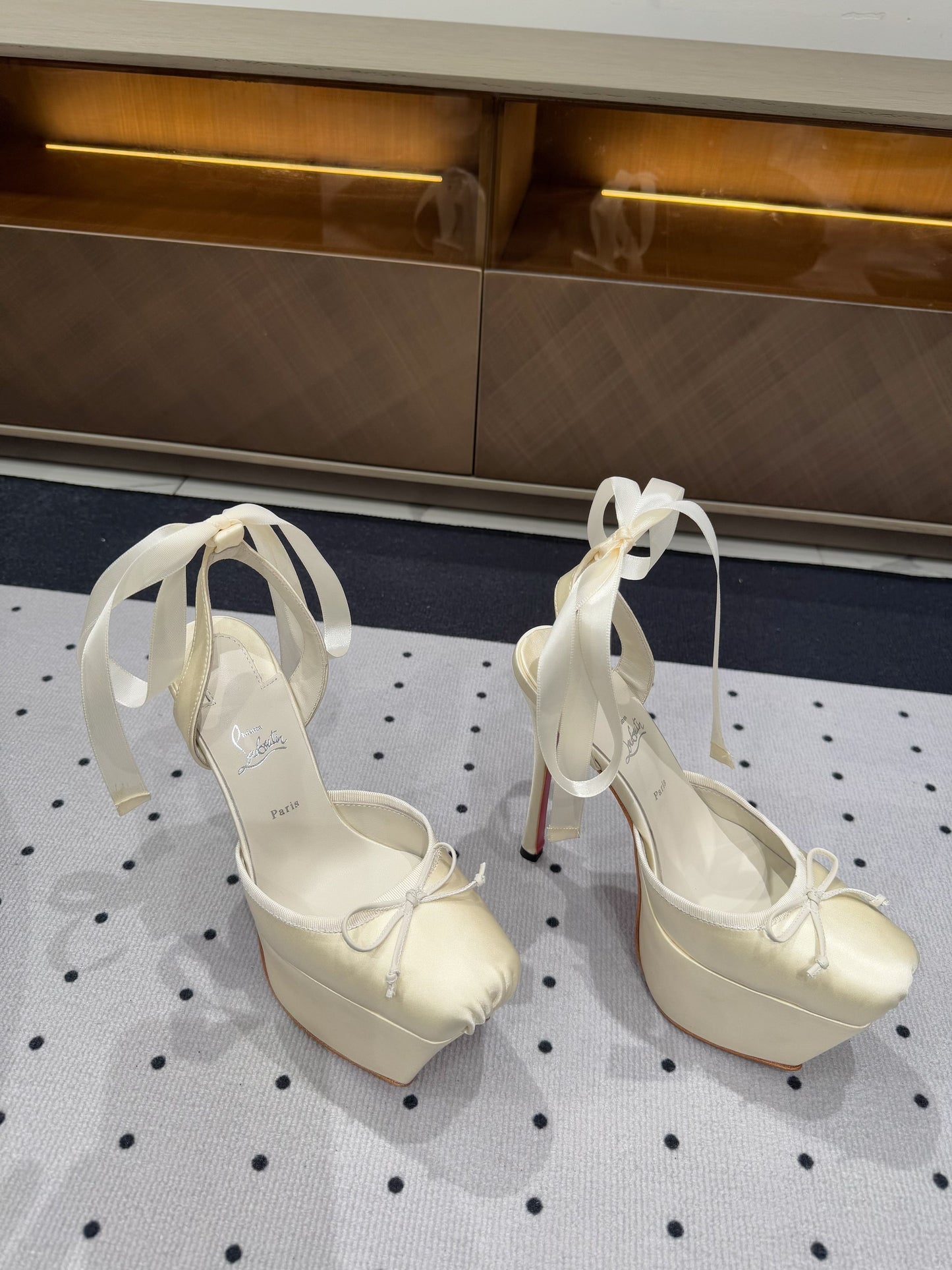 Dragons Bags - High-Quality Designer Products for You - AFFORDABLE LUXURY HEELS - 8223
