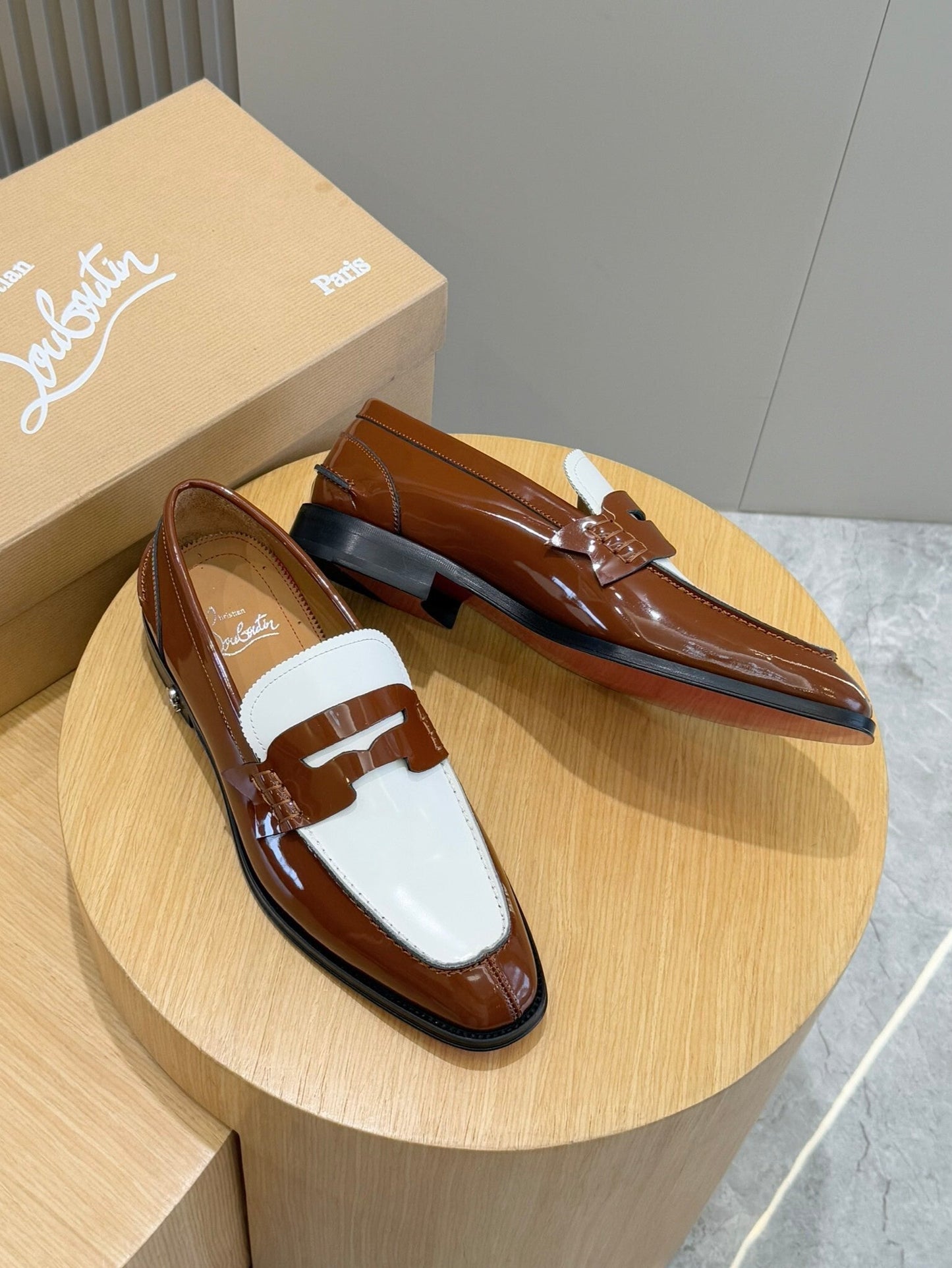 Dragons Bags - High-Quality Designer Products for You - AFFORDABLE LUXURY HEELS - 8275