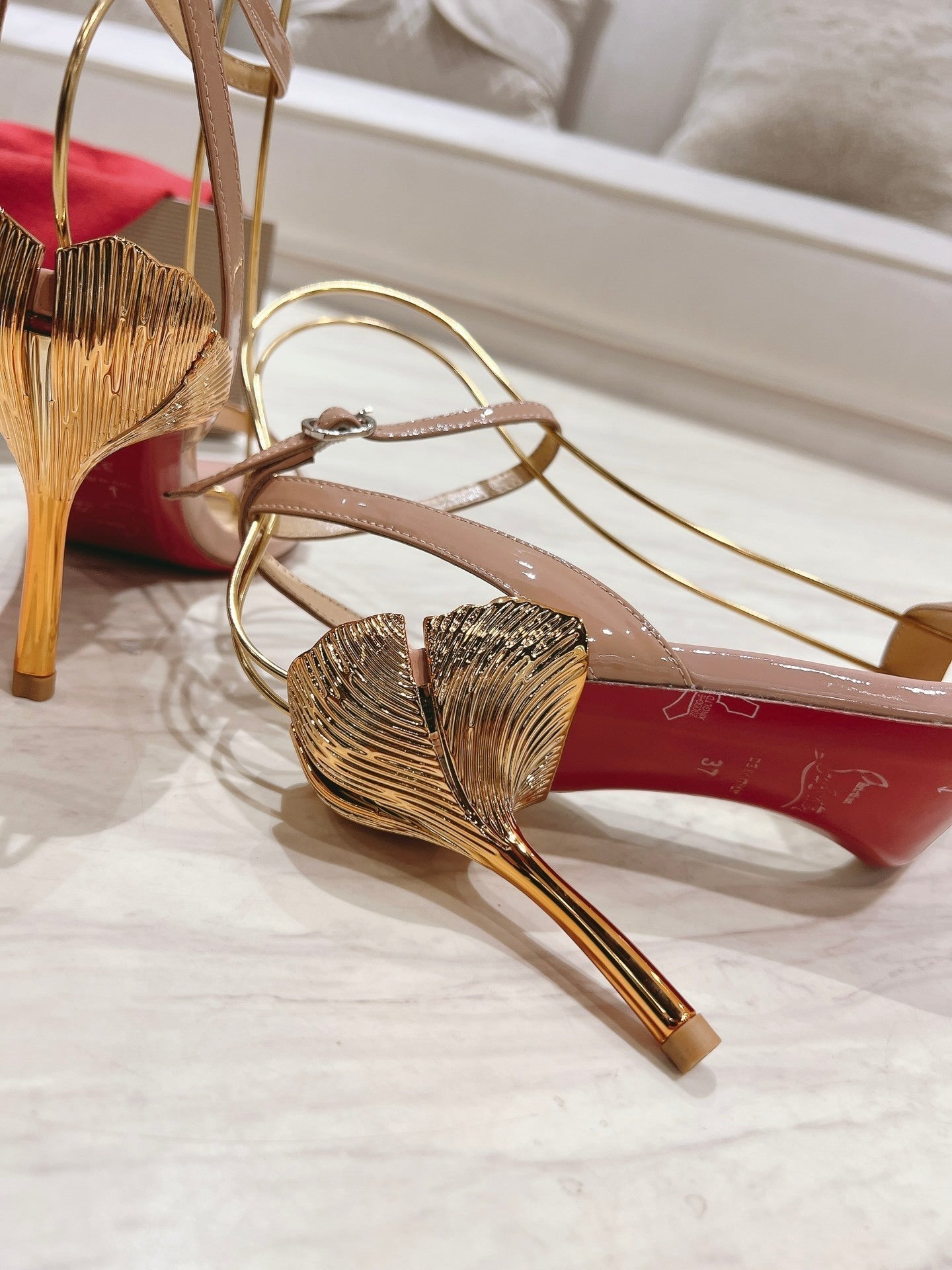 Dragons Bags - High-Quality Designer Products for You - AFFORDABLE LUXURY HEELS - 8151