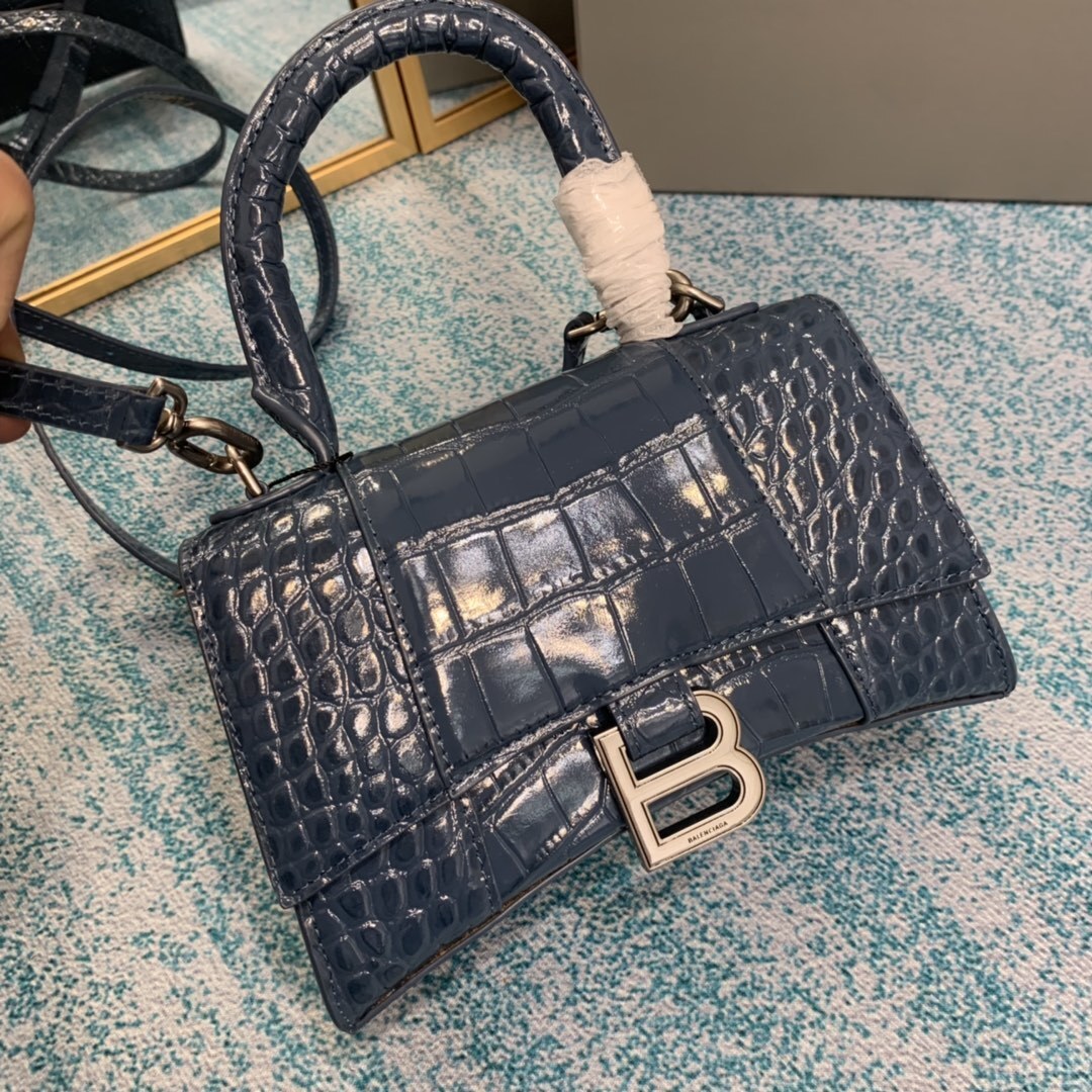 new-luxury-designer-bags-nm24074