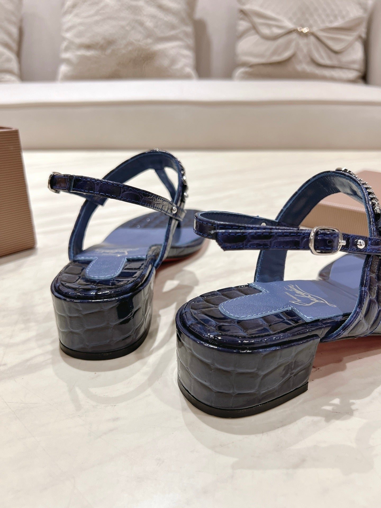 Dragons Bags - High-Quality Designer Products for You - AFFORDABLE LUXURY HEELS - 8227