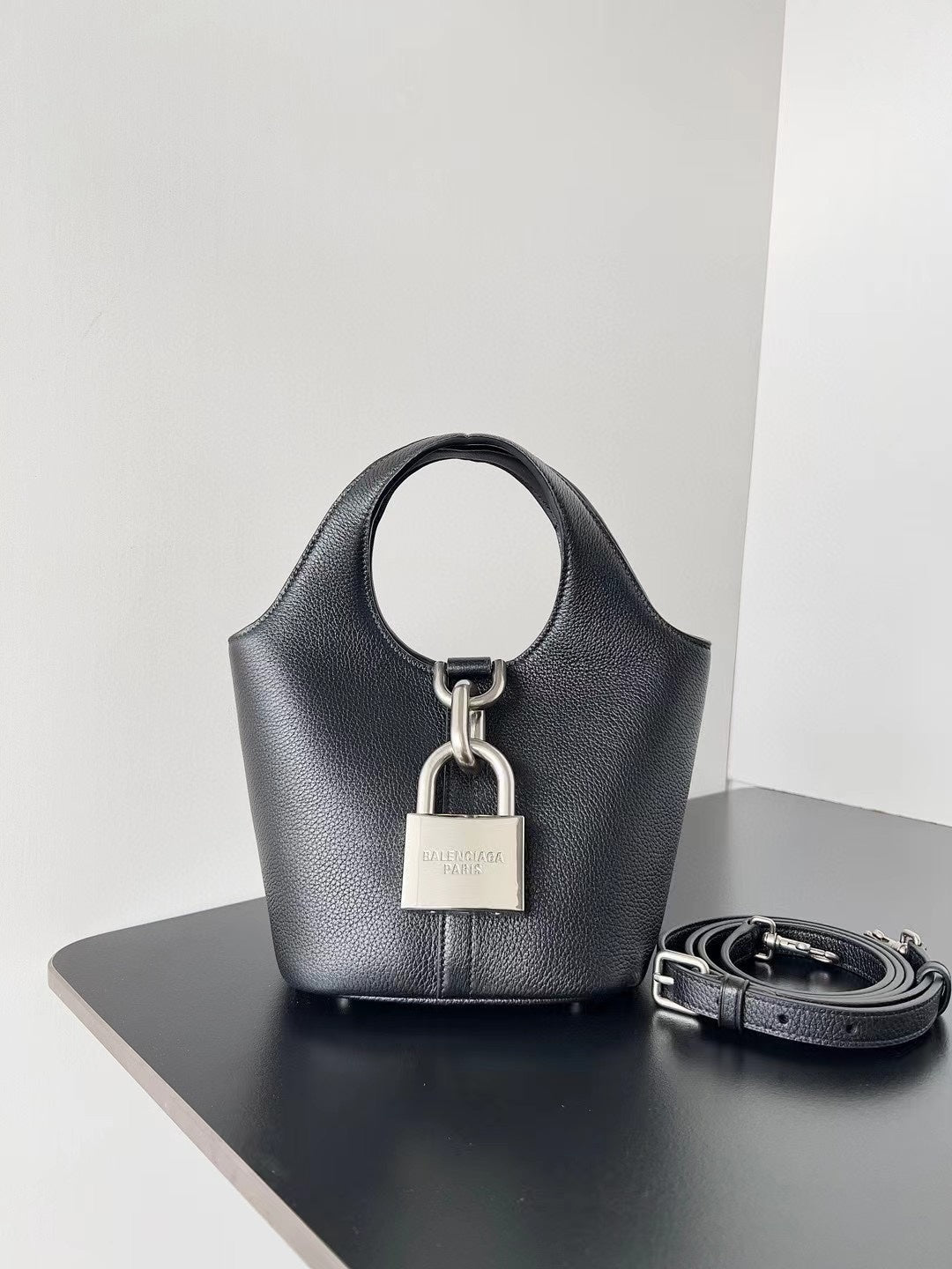 new-luxury-designer-bags-nm24353