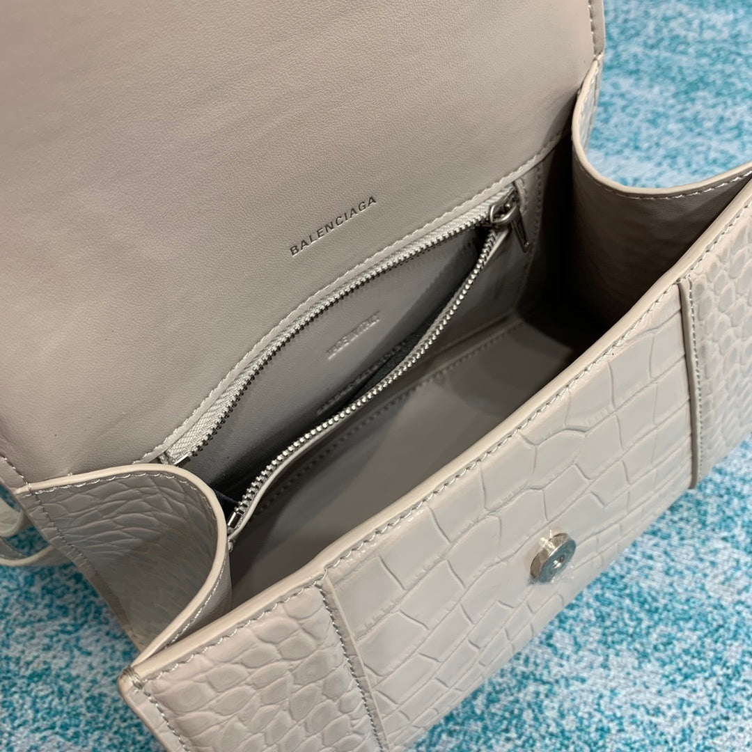 new-luxury-designer-bags-nm24071