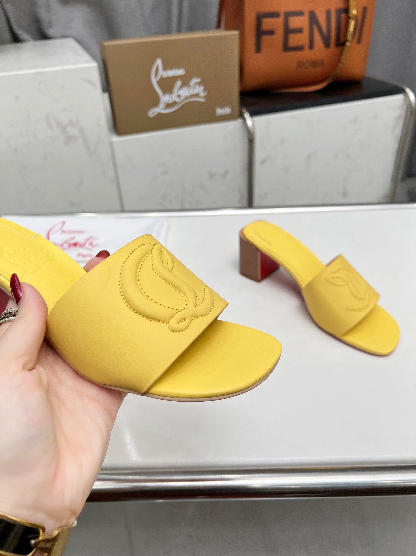 Dragons Bags - High-Quality Designer Products for You - AFFORDABLE LUXURY HEELS - 8055