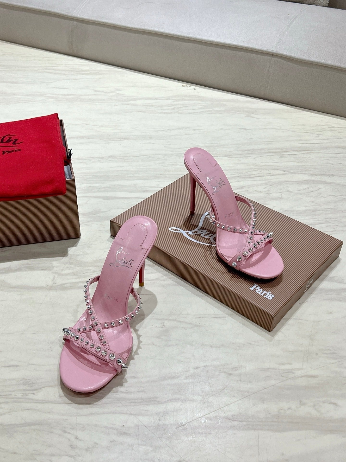 Dragons Bags - High-Quality Designer Products for You - AFFORDABLE LUXURY HEELS - 8287