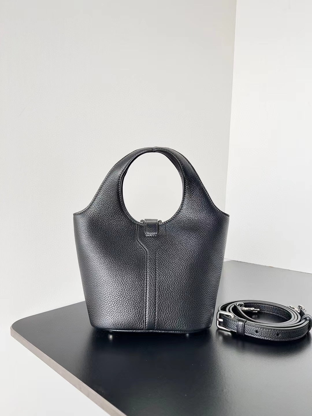 new-luxury-designer-bags-nm24353