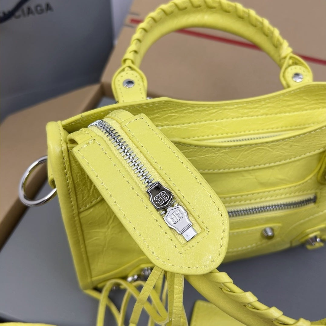 new-luxury-designer-bags-nm24051