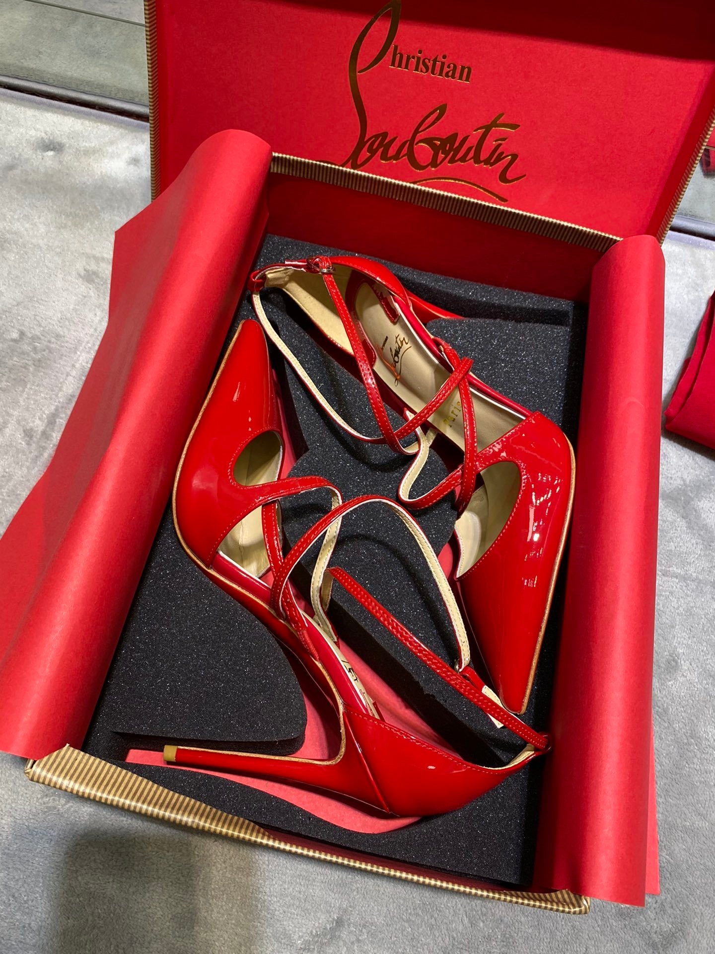 Dragons Bags - High-Quality Designer Products for You - AFFORDABLE LUXURY HEELS - 7951