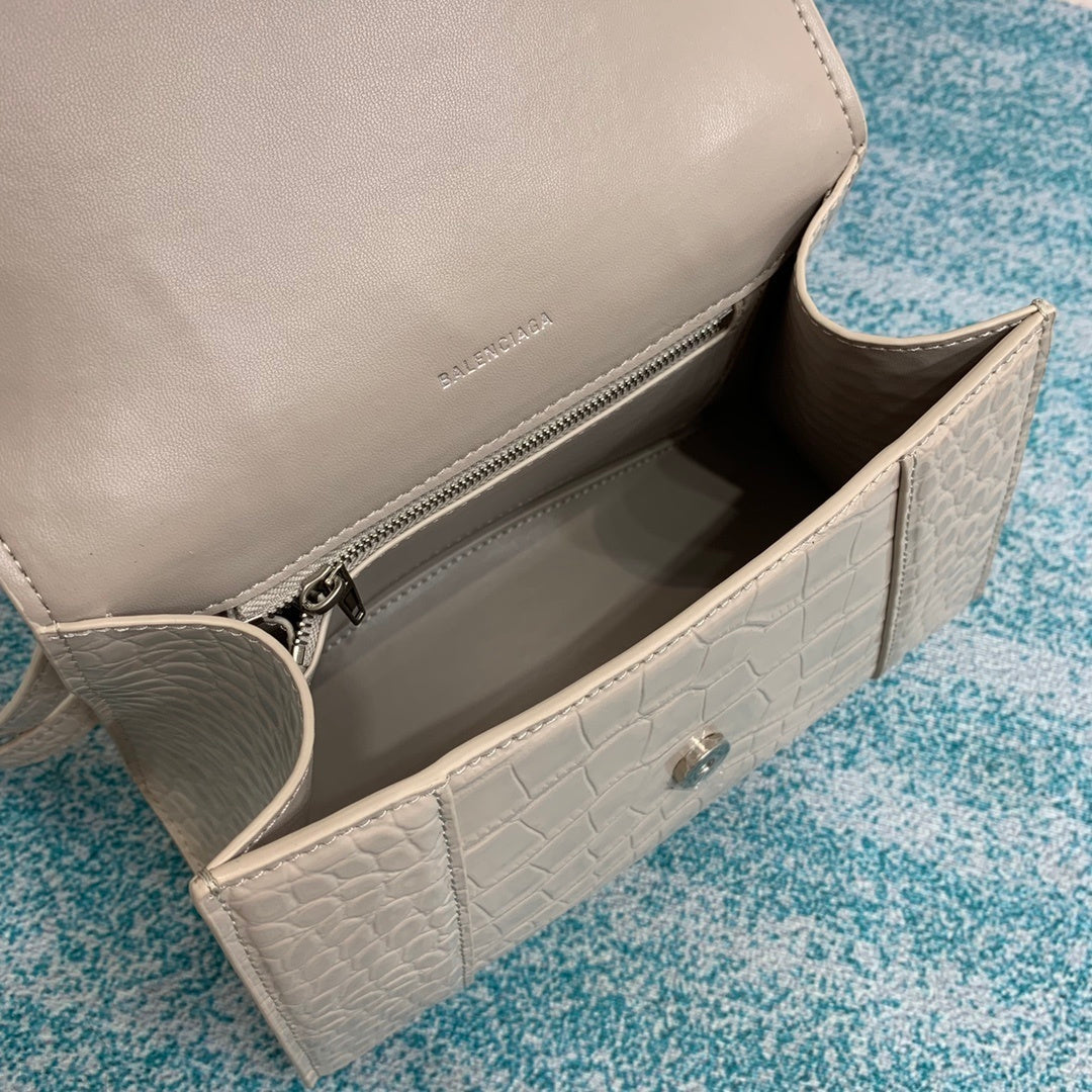 new-luxury-designer-bags-nm24071