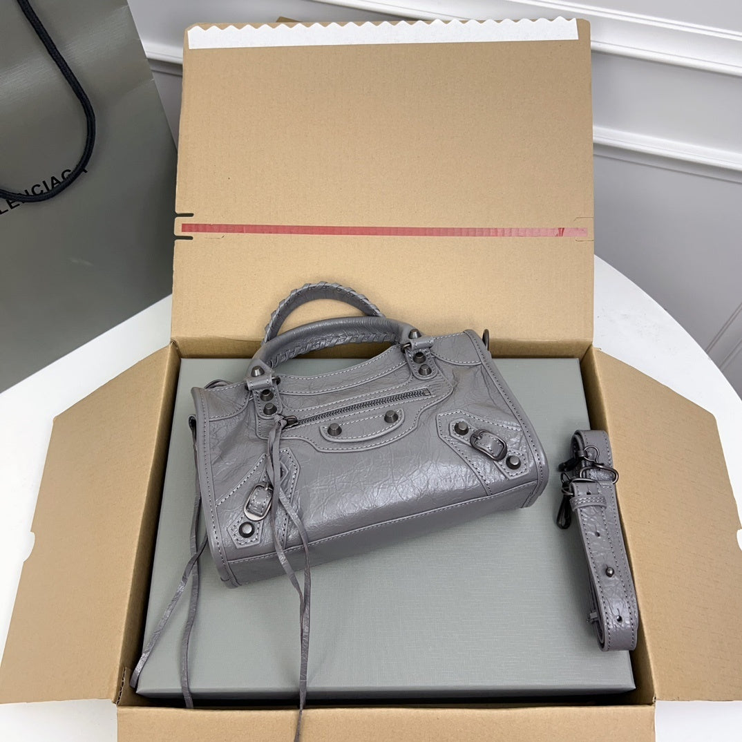 new-luxury-designer-bags-nm24040