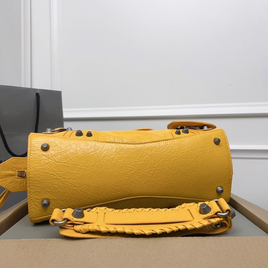 new-luxury-designer-bags-nm24279