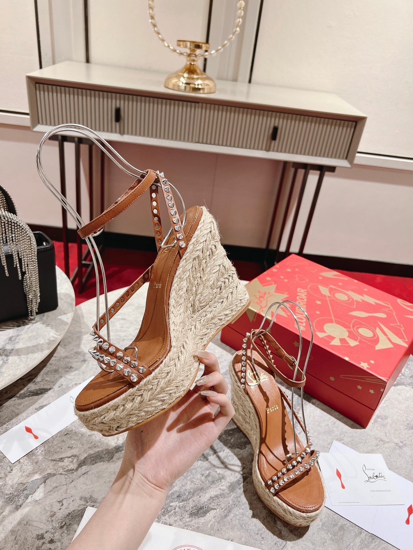 Dragons Bags - High-Quality Designer Products for You - AFFORDABLE LUXURY HEELS - 8315