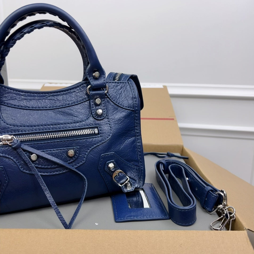 new-luxury-designer-bags-nm24053
