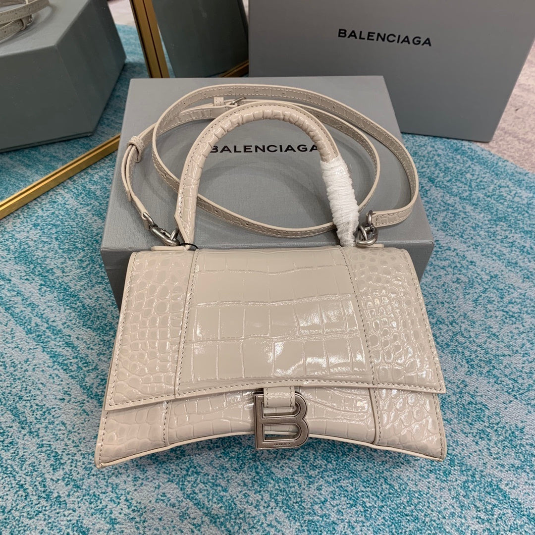 new-luxury-designer-bags-nm24071