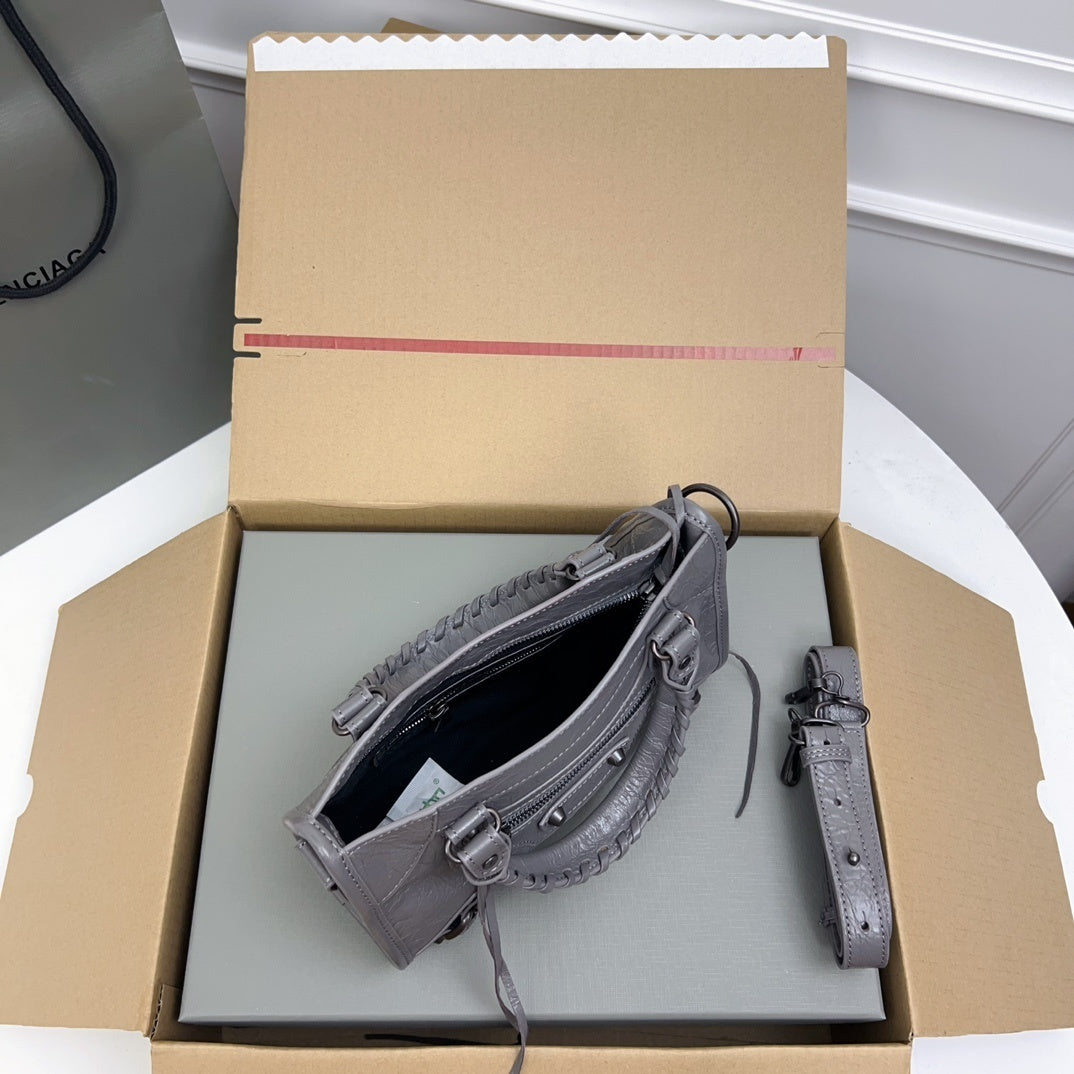 new-luxury-designer-bags-nm24040