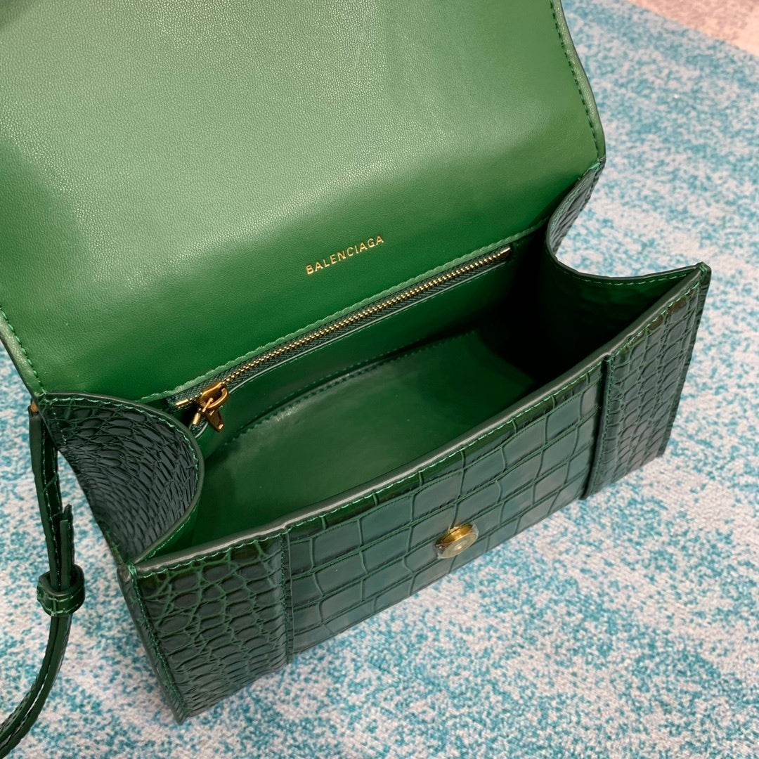 new-luxury-designer-bags-nm24080