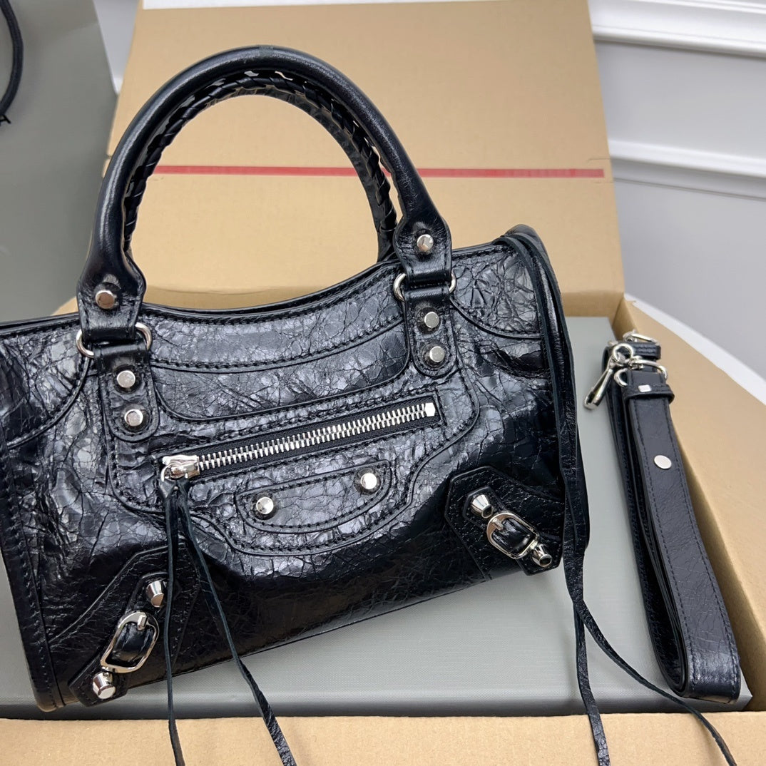 new-luxury-designer-bags-nm24041