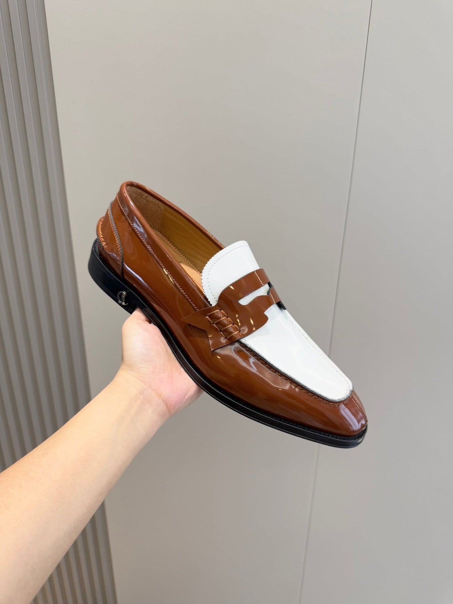 Dragons Bags - High-Quality Designer Products for You - AFFORDABLE LUXURY HEELS - 8275