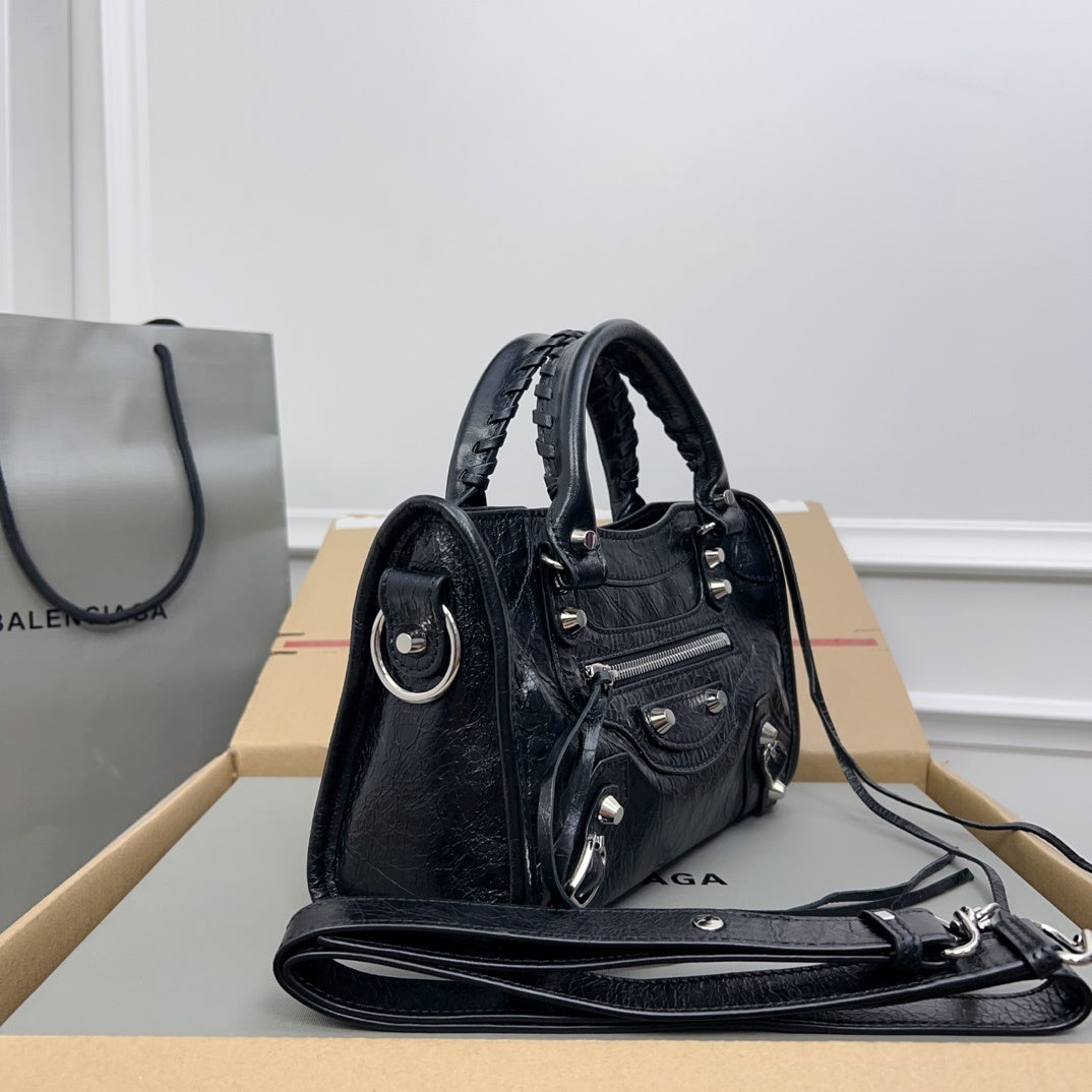 new-luxury-designer-bags-nm24041