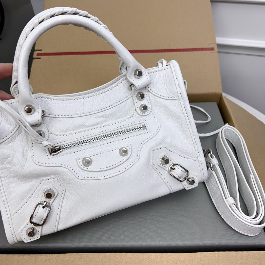 new-luxury-designer-bags-nm24042