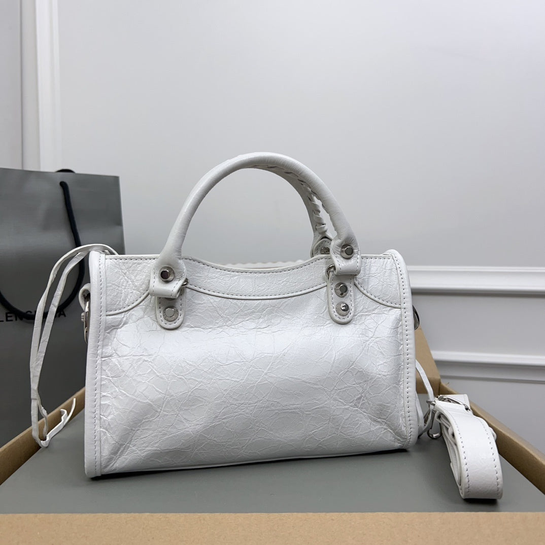 new-luxury-designer-bags-nm24042