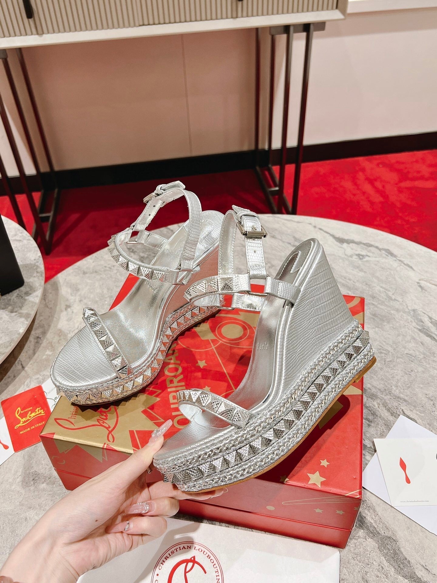 Dragons Bags - High-Quality Designer Products for You - AFFORDABLE LUXURY HEELS - 8323