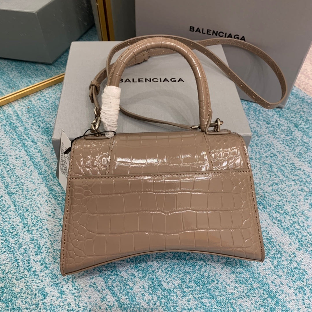 new-luxury-designer-bags-nm24081