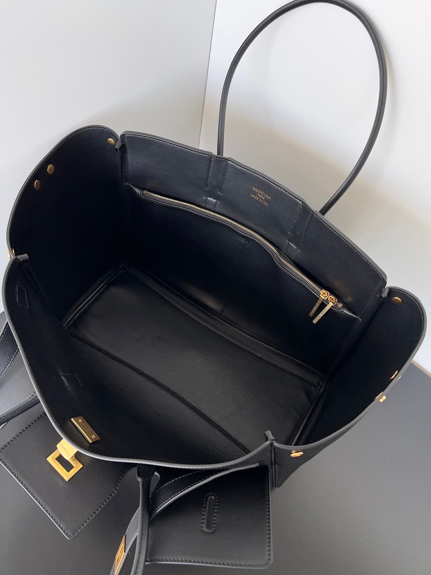 new-luxury-designer-bags-nm24349