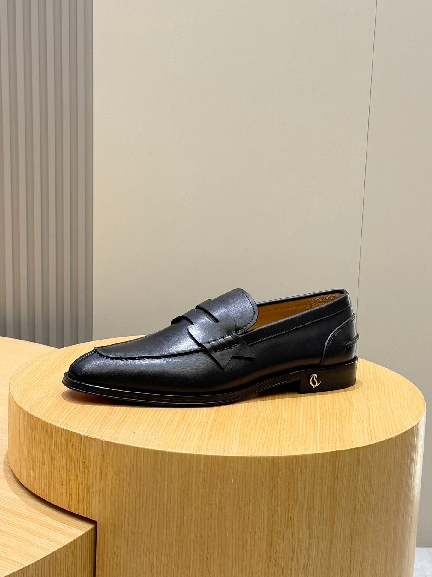Dragons Bags - High-Quality Designer Products for You - AFFORDABLE LUXURY HEELS - 8283