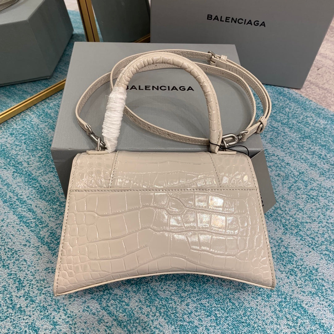 new-luxury-designer-bags-nm24071