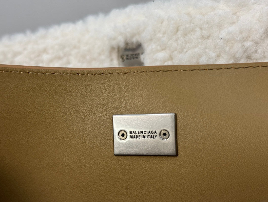 new-luxury-designer-bags-nm24368