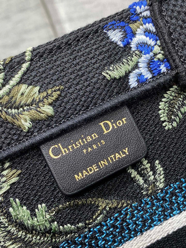 Dragons Bags Detail
