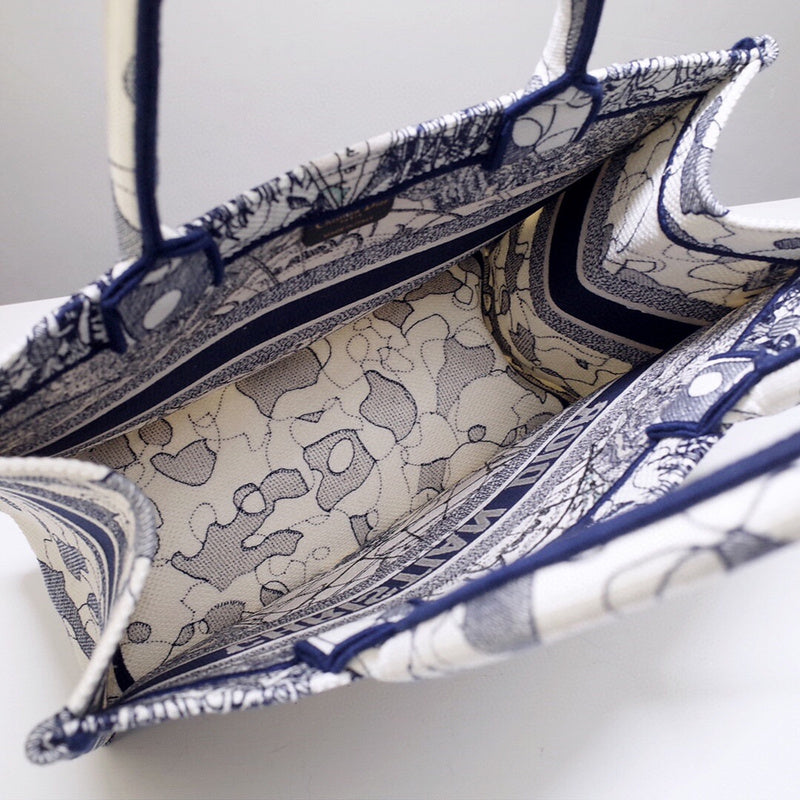 Dragons Bags Detail