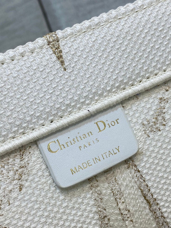 Dragons Bags Detail